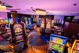 sbclive4d slot platform interface showing Liga 1 football markets, live-dealer tables, and slot games